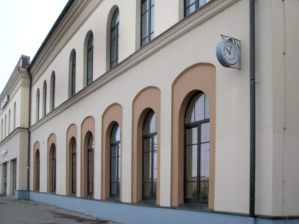 Stacijas divpusigais pulkstenis 