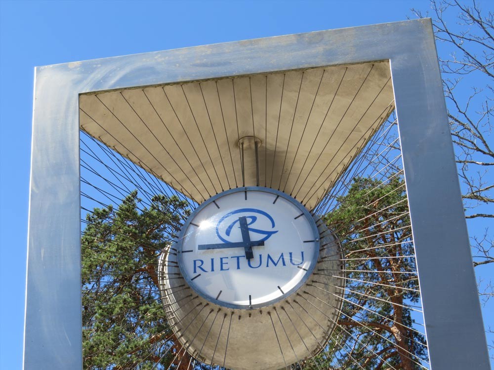 Rietumu Banka pulkstenis