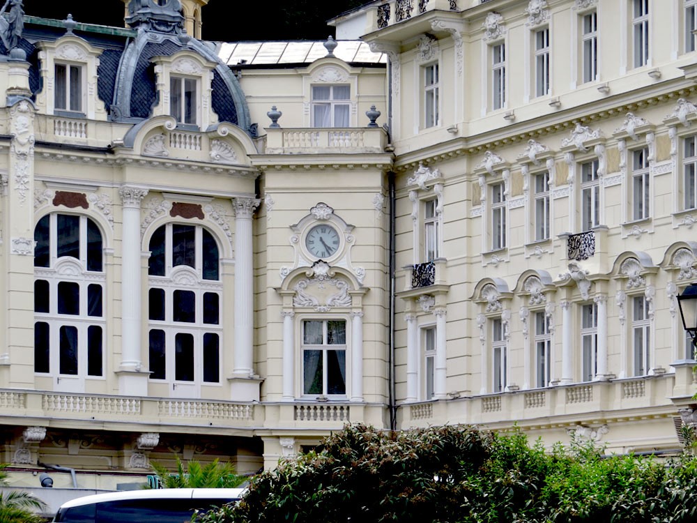  Viesnīca “Pupp”, fasādes pulkstenis