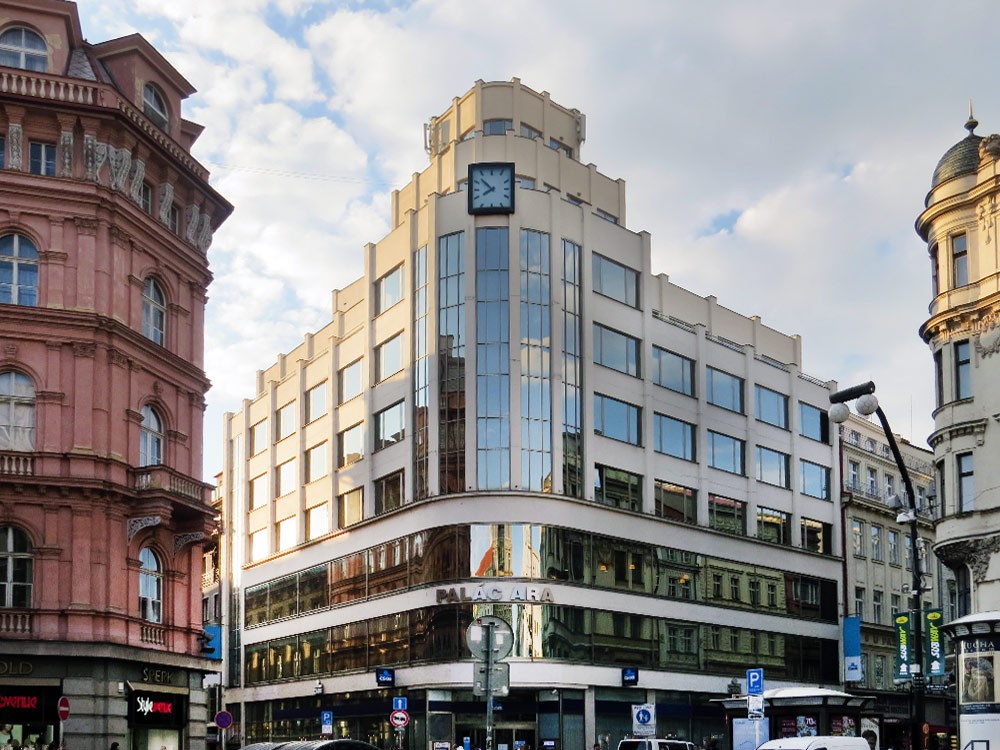 Tirdzniecības centrs Palac Ara