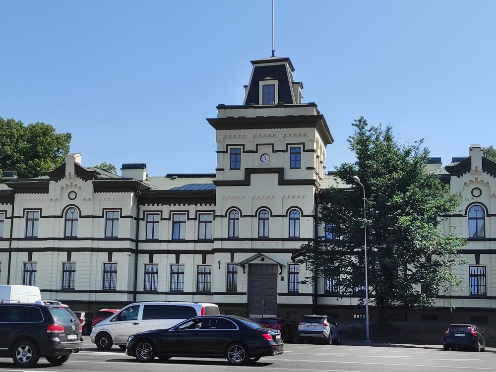 Fasādes pulkstenis Kr. Valdemāra 1A